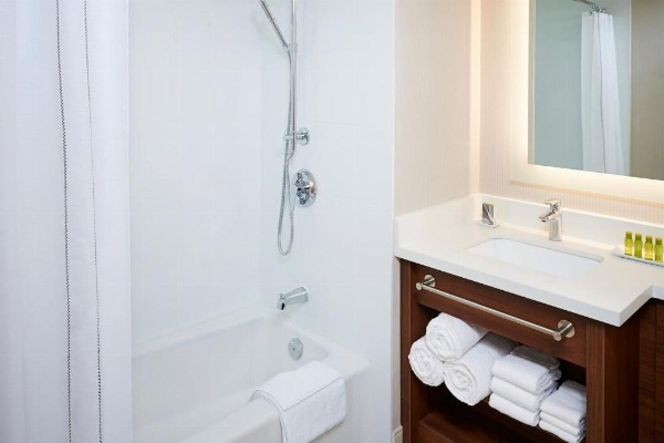 Delta Hotels by Marriott Toronto Mississauga image 17